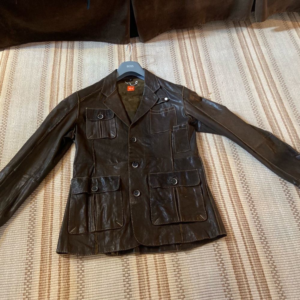 HUGO BOSS MEN’S LEATHER JACKET - SIZE 40 USA, 50 EURO; Color Chocolate Brown